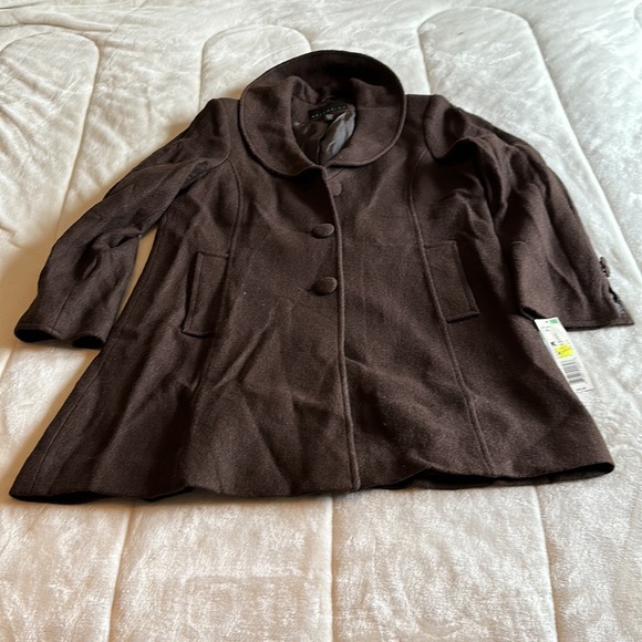 New- attention chocolate coat - Picture 1 of 17